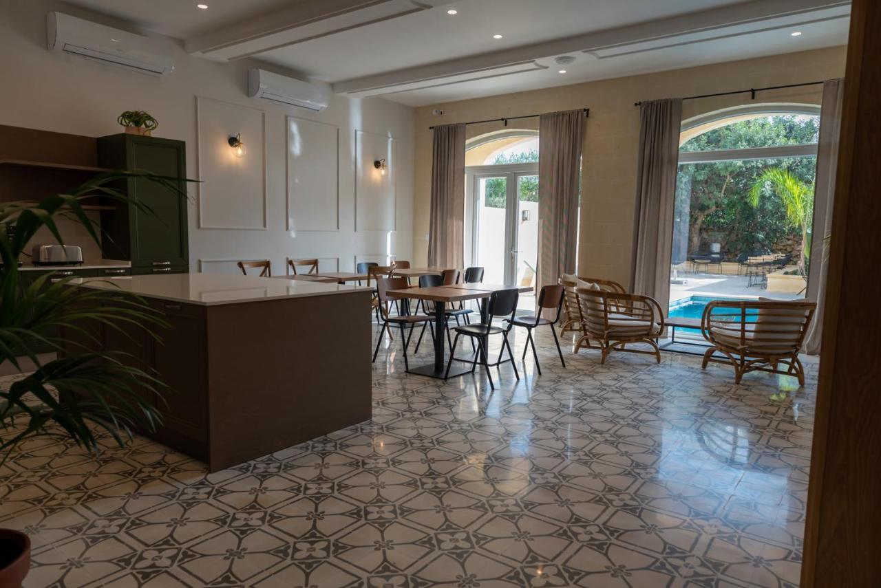 The Carob Tree Bed and Breakfast Victoria Εξωτερικό φωτογραφία
