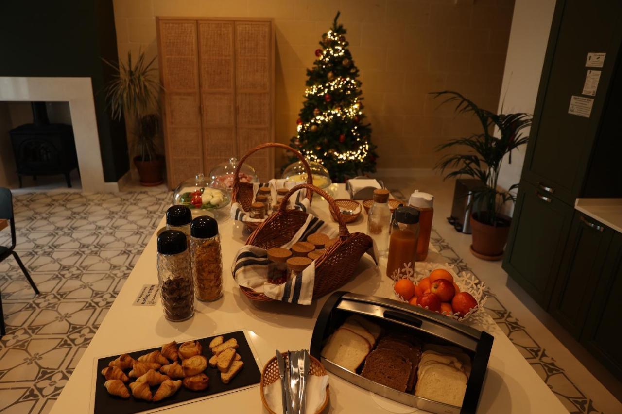 The Carob Tree Bed and Breakfast Victoria Εξωτερικό φωτογραφία