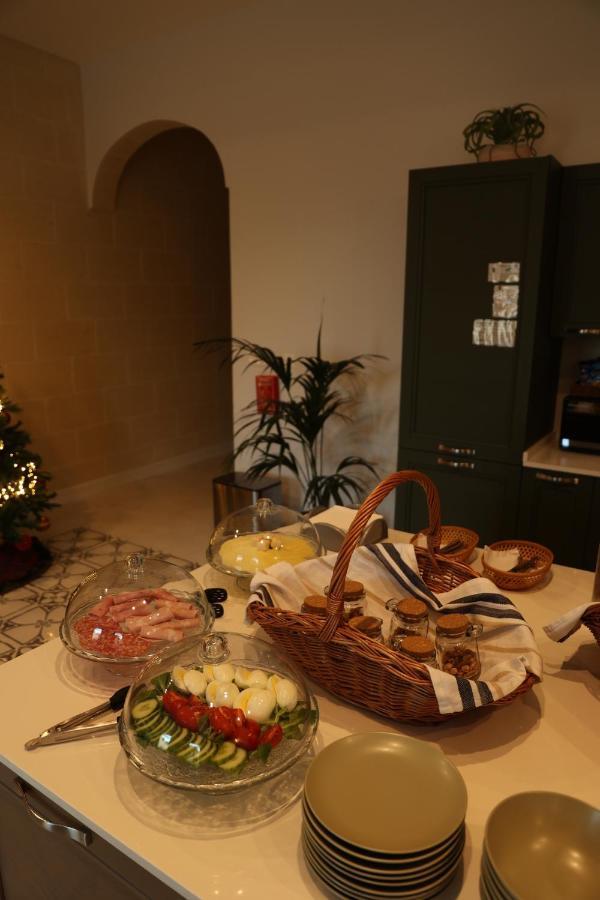 The Carob Tree Bed and Breakfast Victoria Εξωτερικό φωτογραφία
