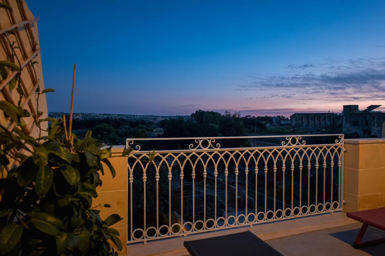 The Carob Tree Bed and Breakfast Victoria Εξωτερικό φωτογραφία